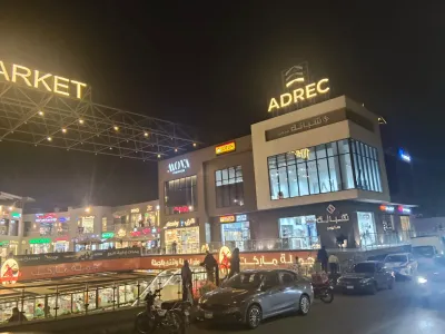محل تجاري للبيع جاهز للتسليم داخل mall the market