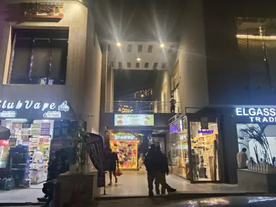 تجاري للإيجار 76متر في قلب الزحمة مرحله الثانيه مول market