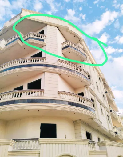 للبيع شقه ع البحر