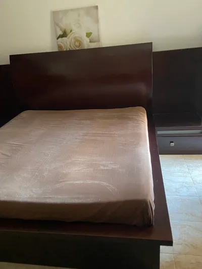 سرير ١٨٠سم *٢٠٠سم مع مرتبه ماركة فور بد و تسريحه ٧ ادراج و ك