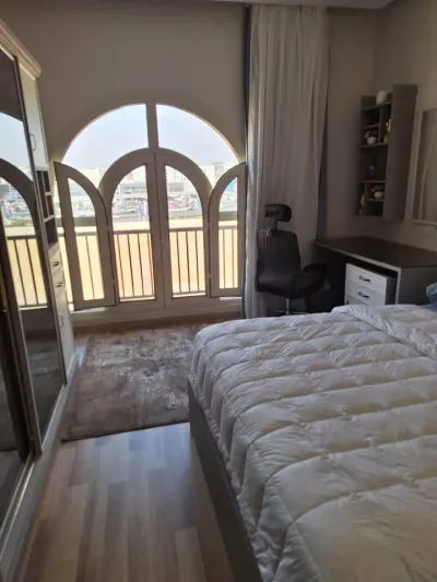 شقة للبيع في كمبوند 90 avenue الجامعة الامريكية ب 2 مليون