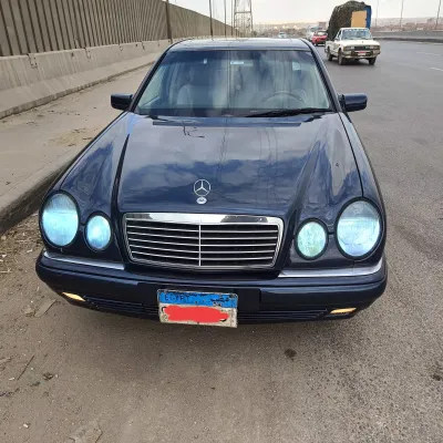 مرسيدس بنز الفئة E 1999