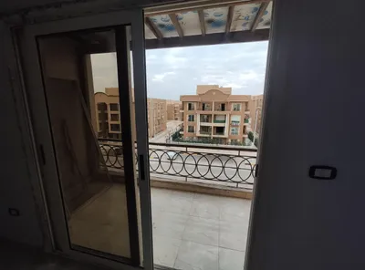 شقه متشطبه للبيع بكمبوند الخمائل المرحله الثالثه بالشيخ زايد 