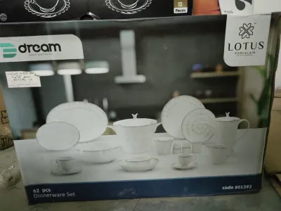 طقم صيني Lotus Porcelain 62 قطعة – جديد بالكرتونة – لقطة