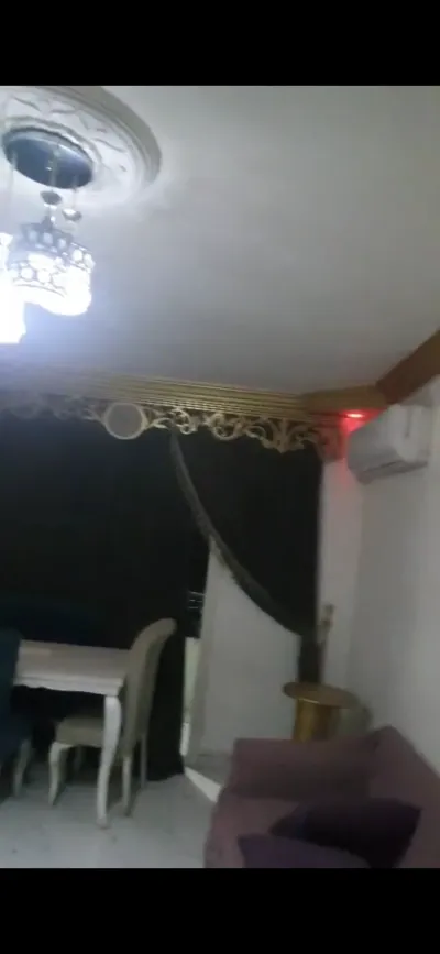 شقه ف الملكه جمب قهوة المعموره متاجره ب ٨ الاف ونص