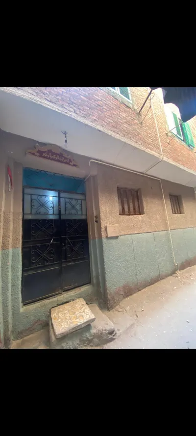 منزل دورين والتالت السطح 75متر 