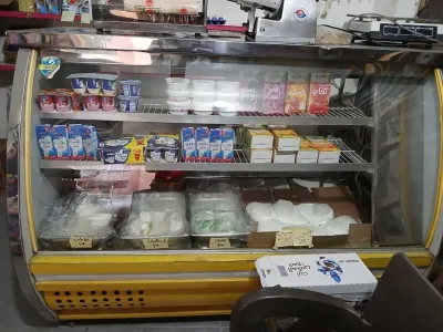 للبيع ثلاجة جبن وعدد ٢ ثلاجة بيبسى